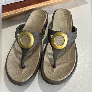 Crocs Sanrah Sandals Women’s Size 7